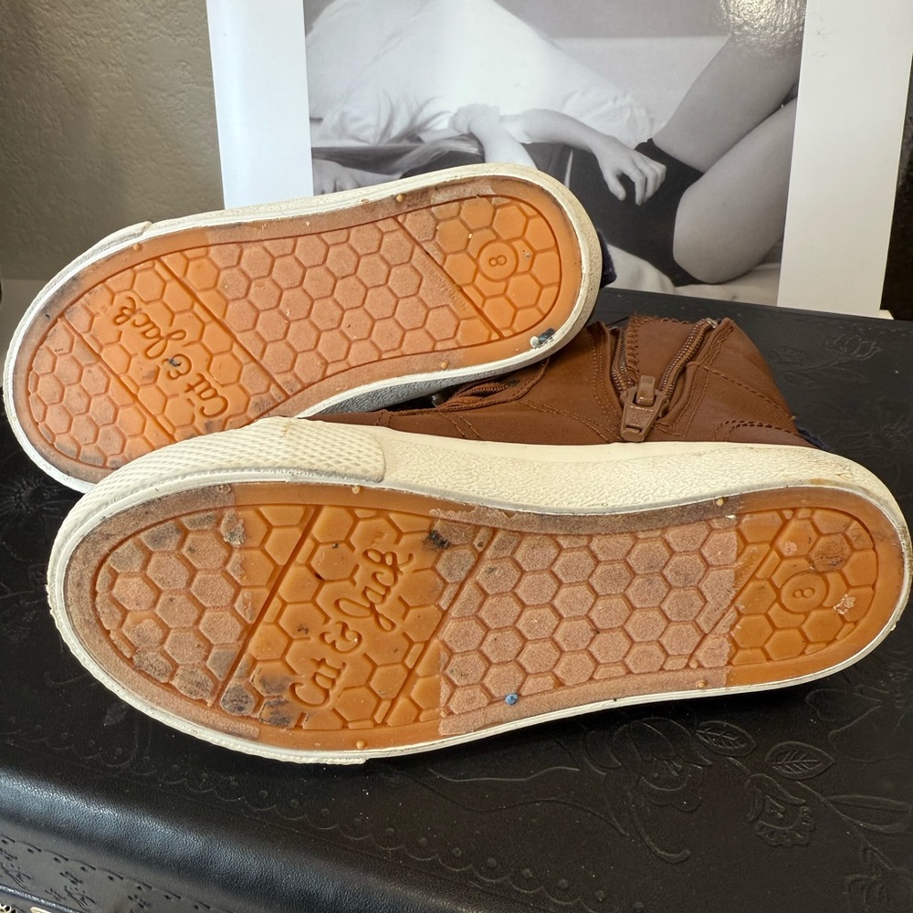 Cat & Jack Brown High-Top toddler Shoes - Picture 4 of 5